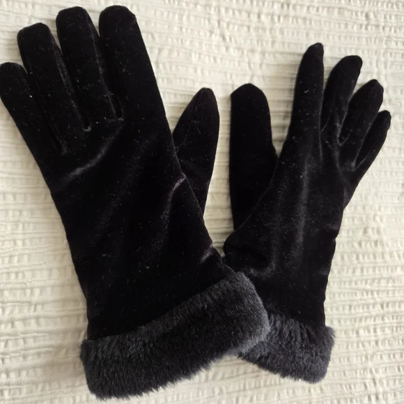 Cejon Shiny Black Velour Insulated Gloves - Picture 7 of 7